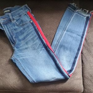 Skinny jeans with red stripe
